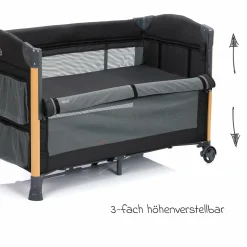2 in 1 Reisebett & Beistellbett Cadiz in Holzoptik ab Geburt - 9 Monate mit höhenverstellbarem Boden und Rollen 120 x 60 cm - Grau Melange