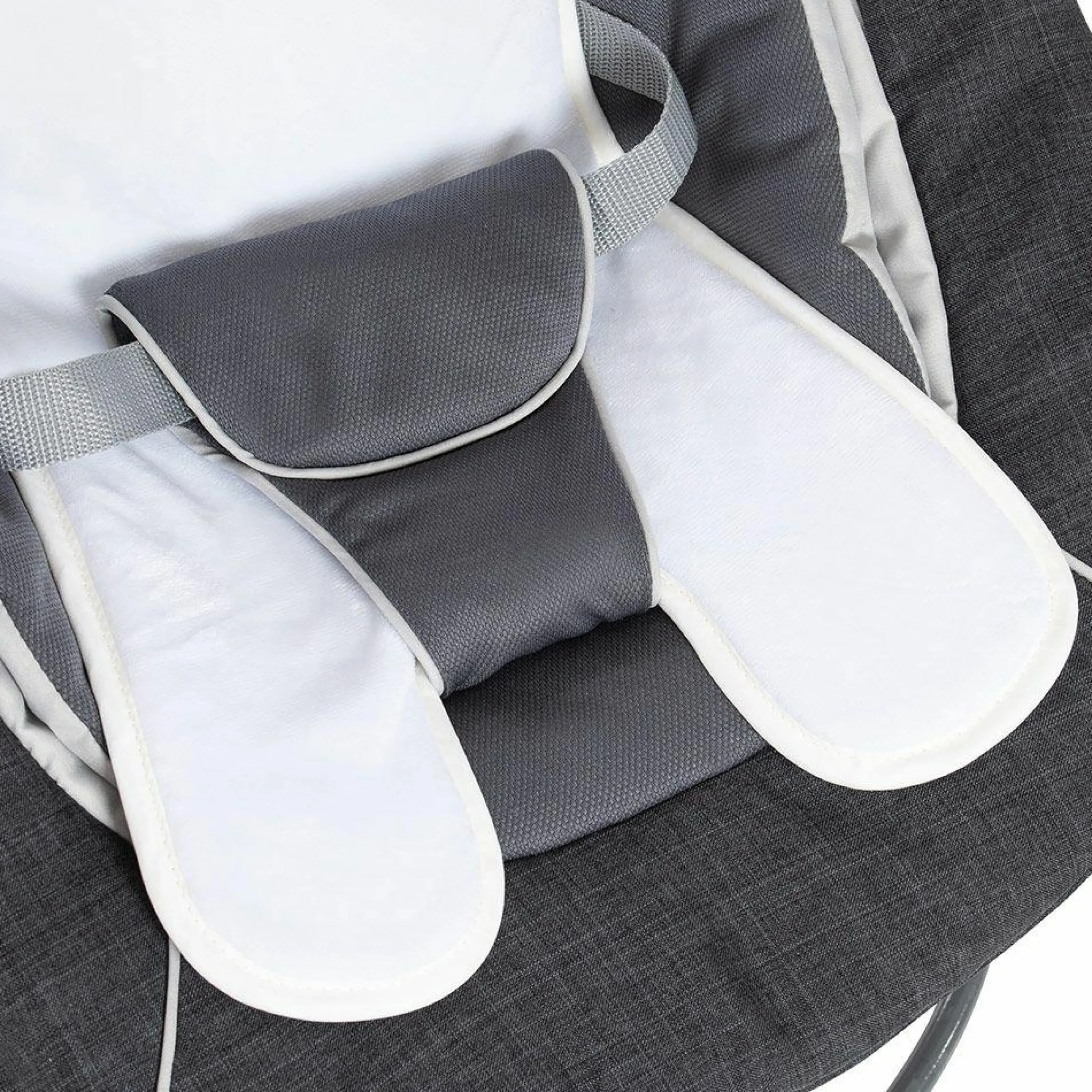 Alpha Plus Weiß Newborn Set Deluxe - 4-tlg. Hochstuhl + 2in1 Neugeboreneneinsatz (verstellbar) + Sitzpolster