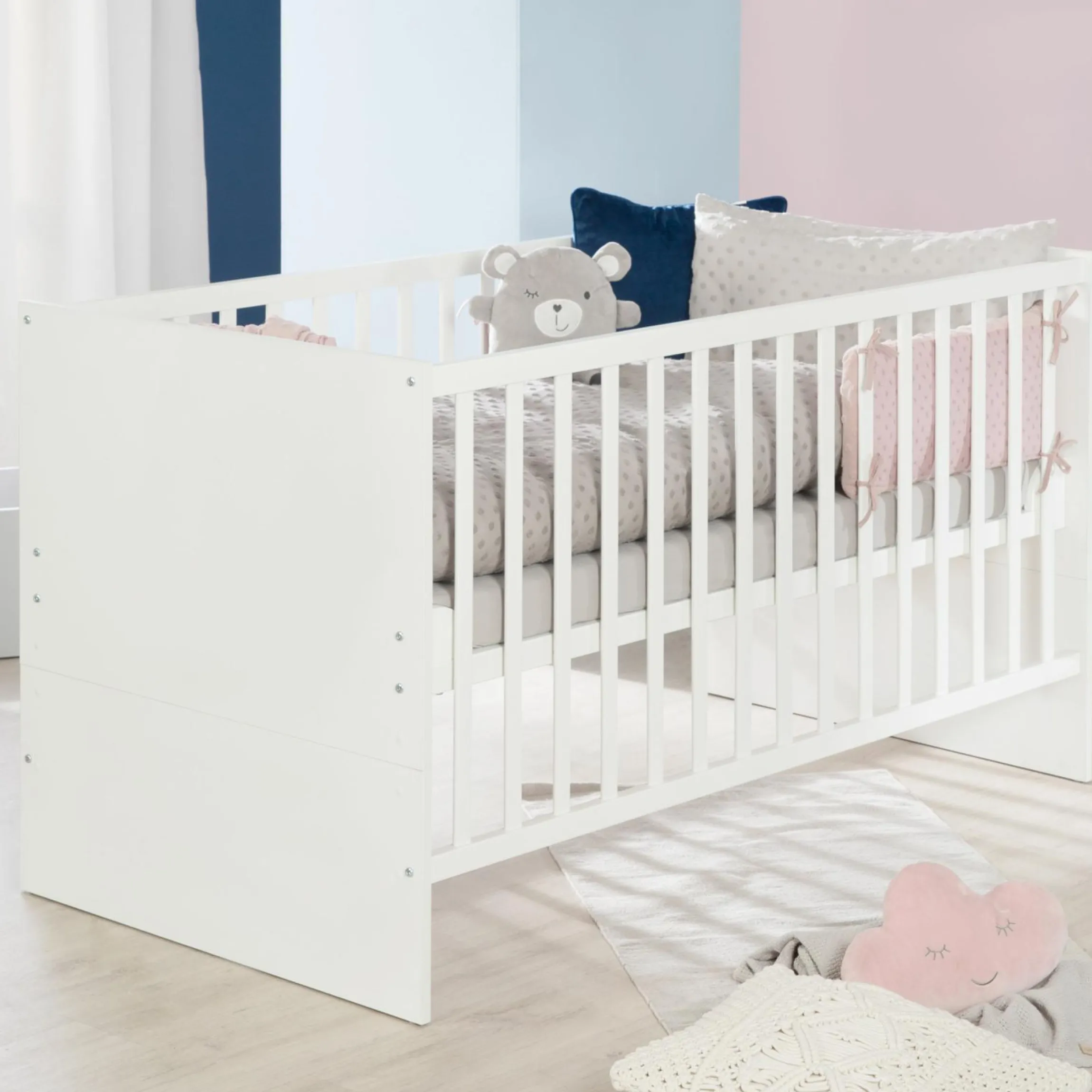 Babybett und Kinderbett Anton mit 3-fach höhenverstellbarem Lattenrost und 3 Schlupfsprossen 70 x 140 cm - Weiß - Kollektion 2024