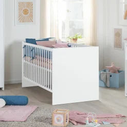 Babybett und Kinderbett Lilo mit 3-fach höhenverstellbarem Lattenrost und 3 Schlupfsprossen 70 x 140 cm - Weiß - Kollektion 2024