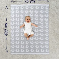 Babydecke 75 x 100 cm in Strickoptik aus Baumwolle - Elefanten - Grau Weiß
