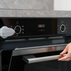 Backofen-Kindersicherung zum Verschließen der Backofentür - Grau - Kollektion 2024