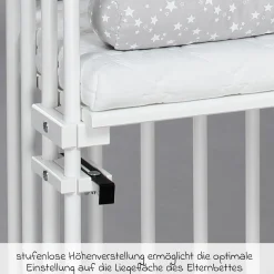 Beistellbett Maxi extra groß - auch für Zwillinge inkl. Gratis Matratze Classic Soft - Weiß lackiert - Kollektion 2024