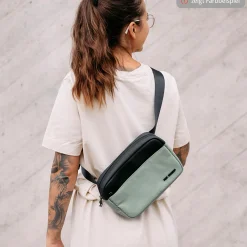 Brust- und Hüfttasche Hip Bag mit verstellbarem Gurt - Pure - Coal - Kollektion 2025