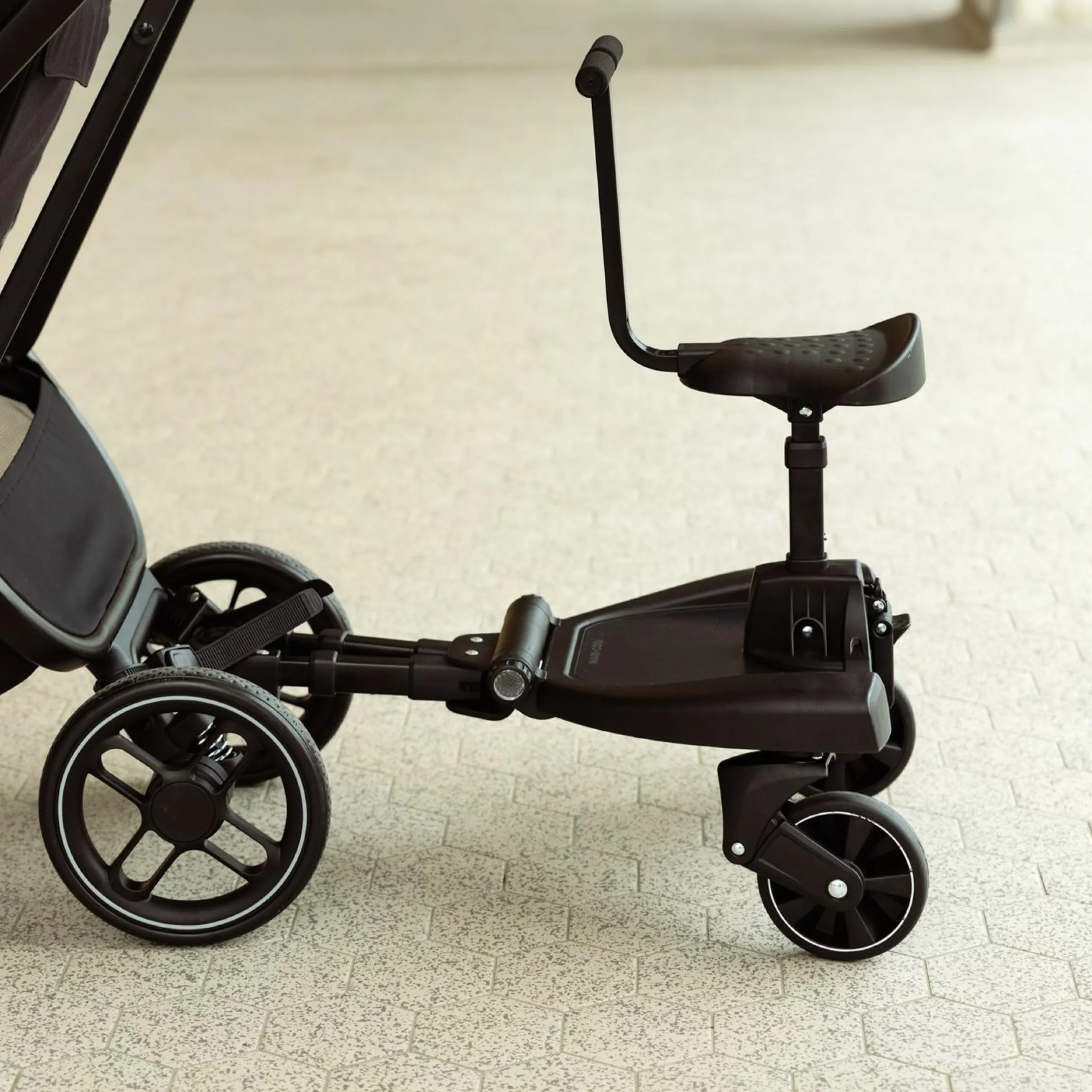 Buggyboard Hop-On für Kinderwagen von Maxi-Cosi - Kollektion 2025