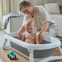 Faltbare Baby-Badewanne Bath 2 Go + Gratis Mull-Waschhandschuh 8er Pack - Orchidee / Puder