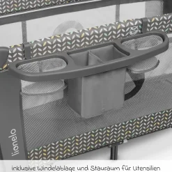 2in1 Reisebett & Laufgitter Sven Plus ab Geburt - 15 kg mit verstellbarem Einhang, 2 Räder, Einstieg, Wickeauflage , Windelablage, Mobile, Tragetasche, Sonnendach & Insektenschutz - Grey Scandi