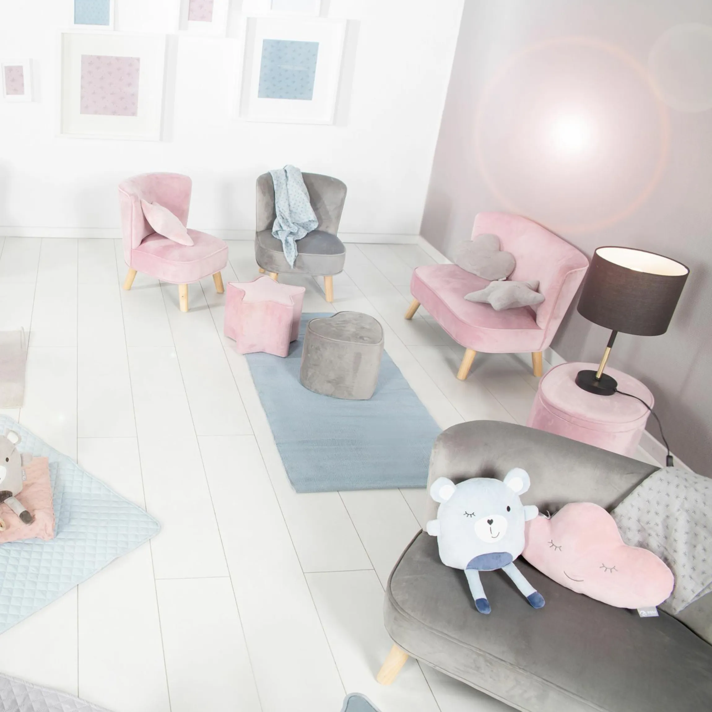 Kinderhocker in Herzform gepolster, mit Samtstoff bezogen - Lil Sofa - Silbergrau