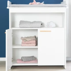 Kinderzimmer Anton mit 2-türigem Kleiderschrank, Bett, Wickelkommode inkl. Wickelaufsatz - Weiß - Kollektion 2024