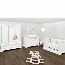 Kinderzimmer Emilia 3-türigem Schrank, Bett, extrabreiter Wickelkommode