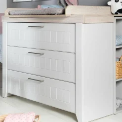 Kinderzimmer Helene mit 3-türigem Schrank, Bett, breiter Wickelkommode - Lichtgrau