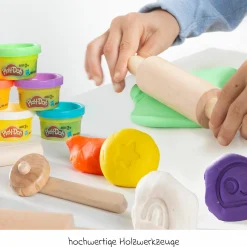 Kreatives Sitzgruppen-Set Roba + Play-Doh mit Bastelmatte 50 x 55 cm, Tisch, Stuhl, 6 Dosen Knetmasse, Teigrolle, Pizzaschneider & Modelierwerkzeug - Kollektion 2025