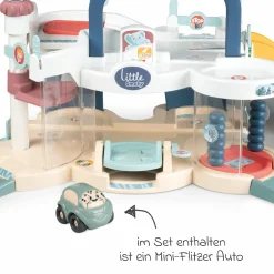 Parkgarage mit drei Ebenen & Auto