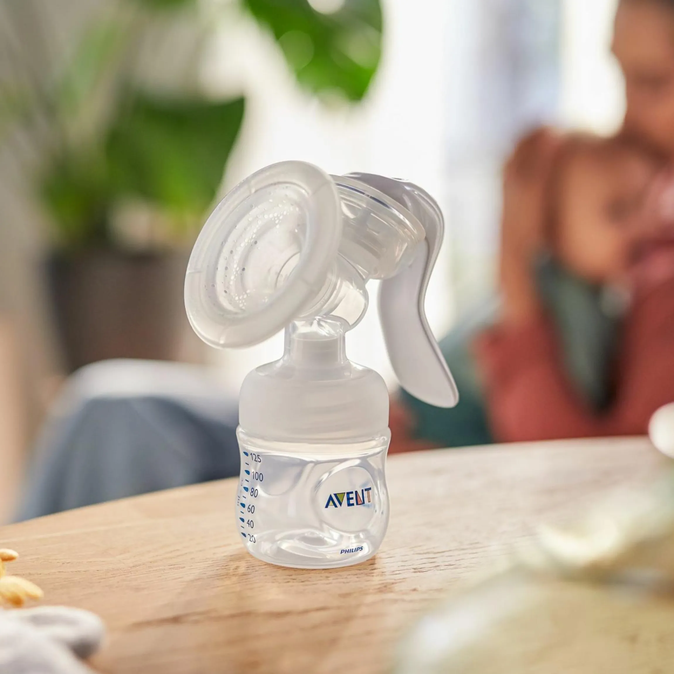 Premium Still-Set Basic 12-tlg. - Handmilchpumpe + 2 Babyflaschen + 5 Mehrwegbecher + 1 Flaschenbürste + 3 Spucktücher