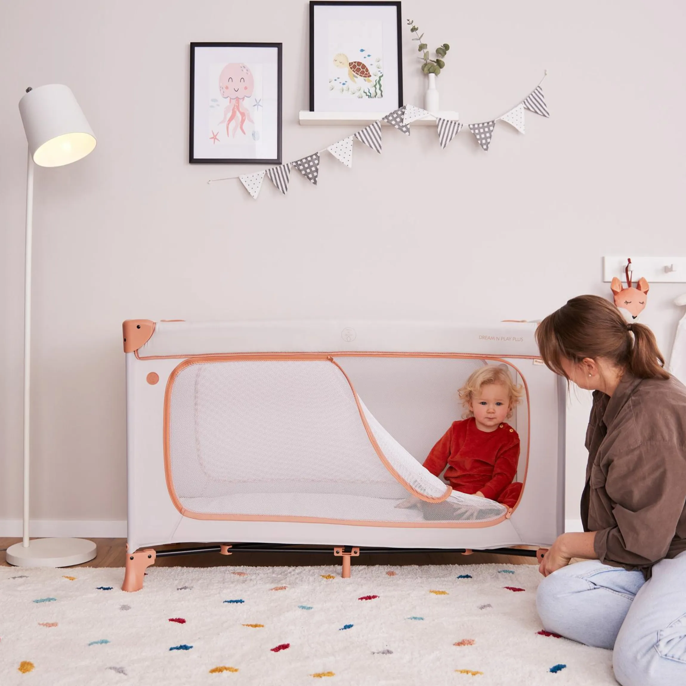 Reisebett Set Dream N Play Plus inkl. Spielzelt, Alvi Reisebett-Matratze & Insektenschutz - Dusty Cork / Palace