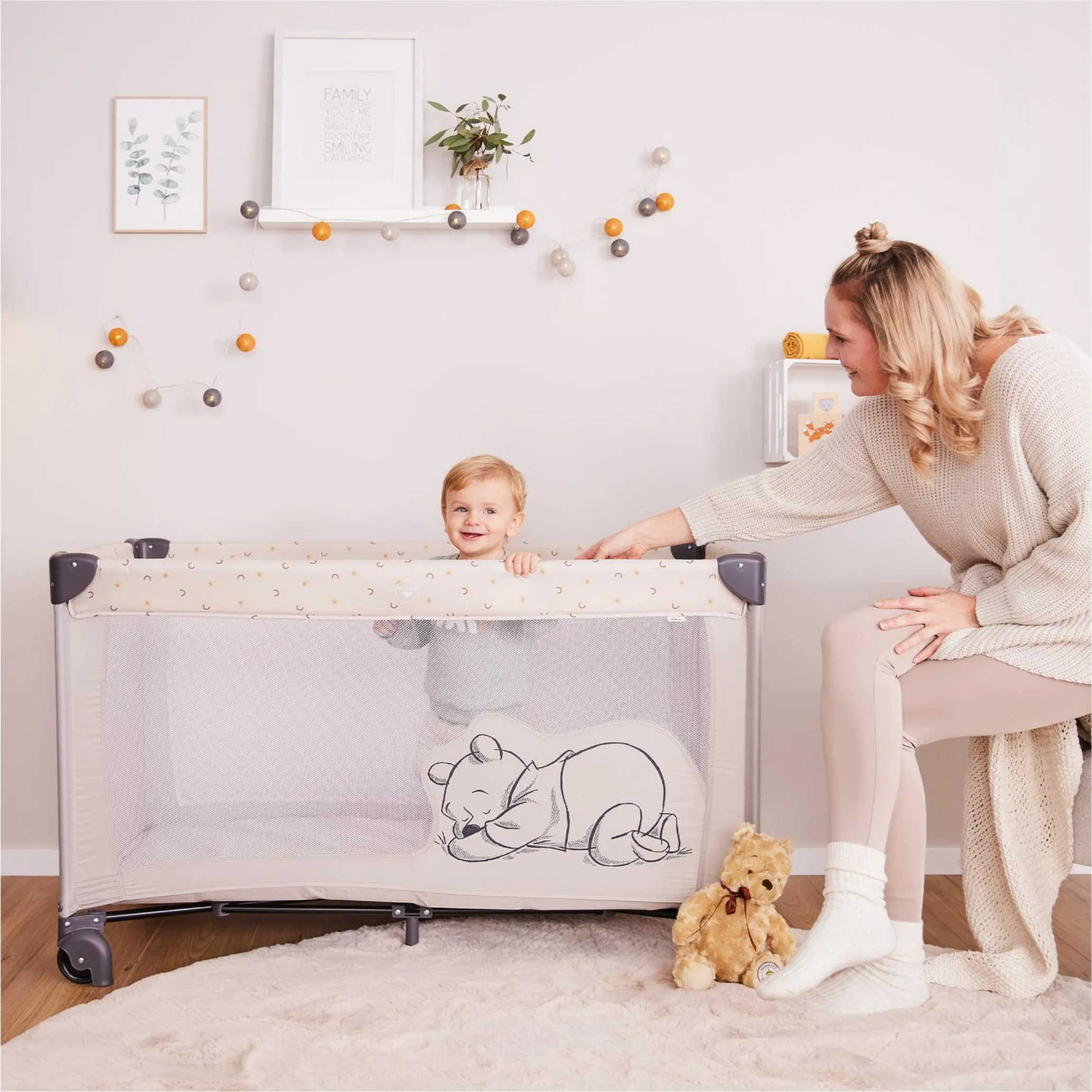 Reisebett Set Dream`n Play Go inkl. Alvi Reisebett-Matratze & Insektenschutz + GRATIS Langarmbody 4er Pack - Disney - Pooh Rainbow Beige