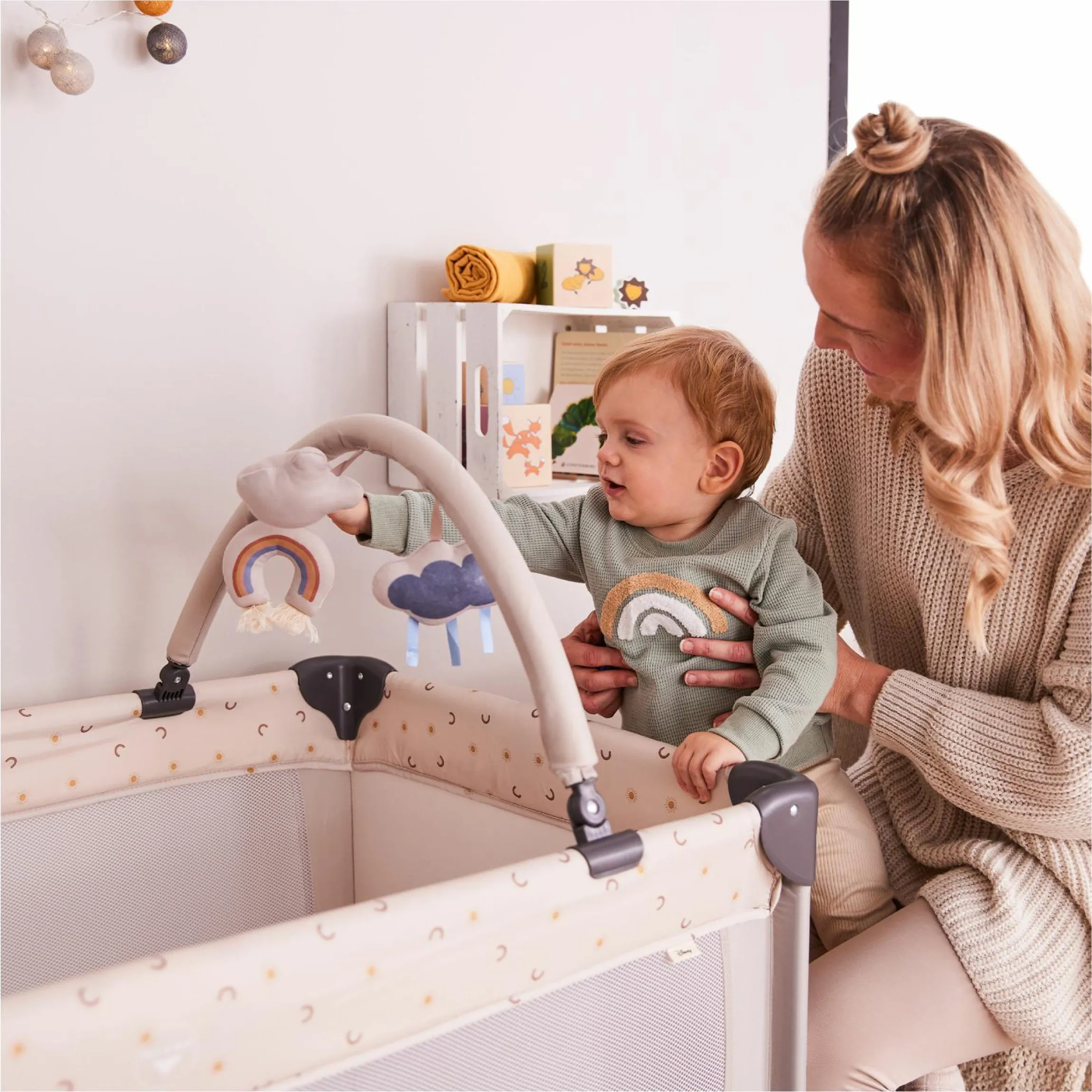 Reisebett Set Dream`n Play Go inkl. Alvi Reisebett-Matratze & Insektenschutz - Disney - Pooh Rainbow Beige