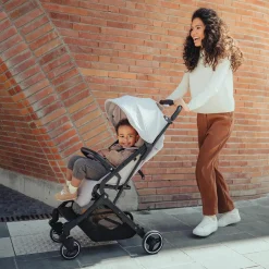 Reisebuggy & Sportwagen Travel N Care mit Liegefunktion, nur 6,8 kg (bis 22 kg belastbar) inkl. Reboarder Pearl Pro 2 & XXL Zubehörpaket - Beige