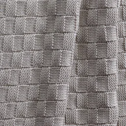 Strick-Kuscheldecke 75 x 100 cm - Karo - Grau