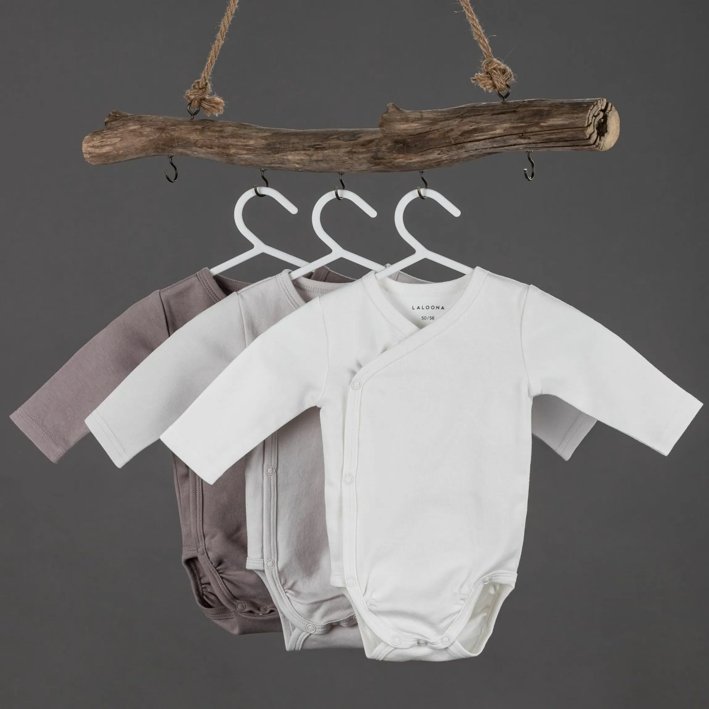 8-tlg. Schlummer-Set - Nestchen + 3 Bodys + Strampelsack + 3 Kratzfäustlinge - Grau Weiß