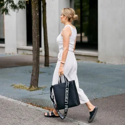 Umhängetasche Tote Bag Daily mit großzügigen Staufächern - Black - Kollektion 2025