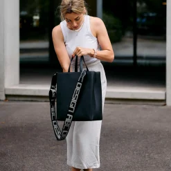 Umhängetasche Tote Bag Daily mit großzügigen Staufächern - Black - Kollektion 2025