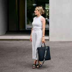 Umhängetasche Tote Bag Daily mit großzügigen Staufächern - Black - Kollektion 2025