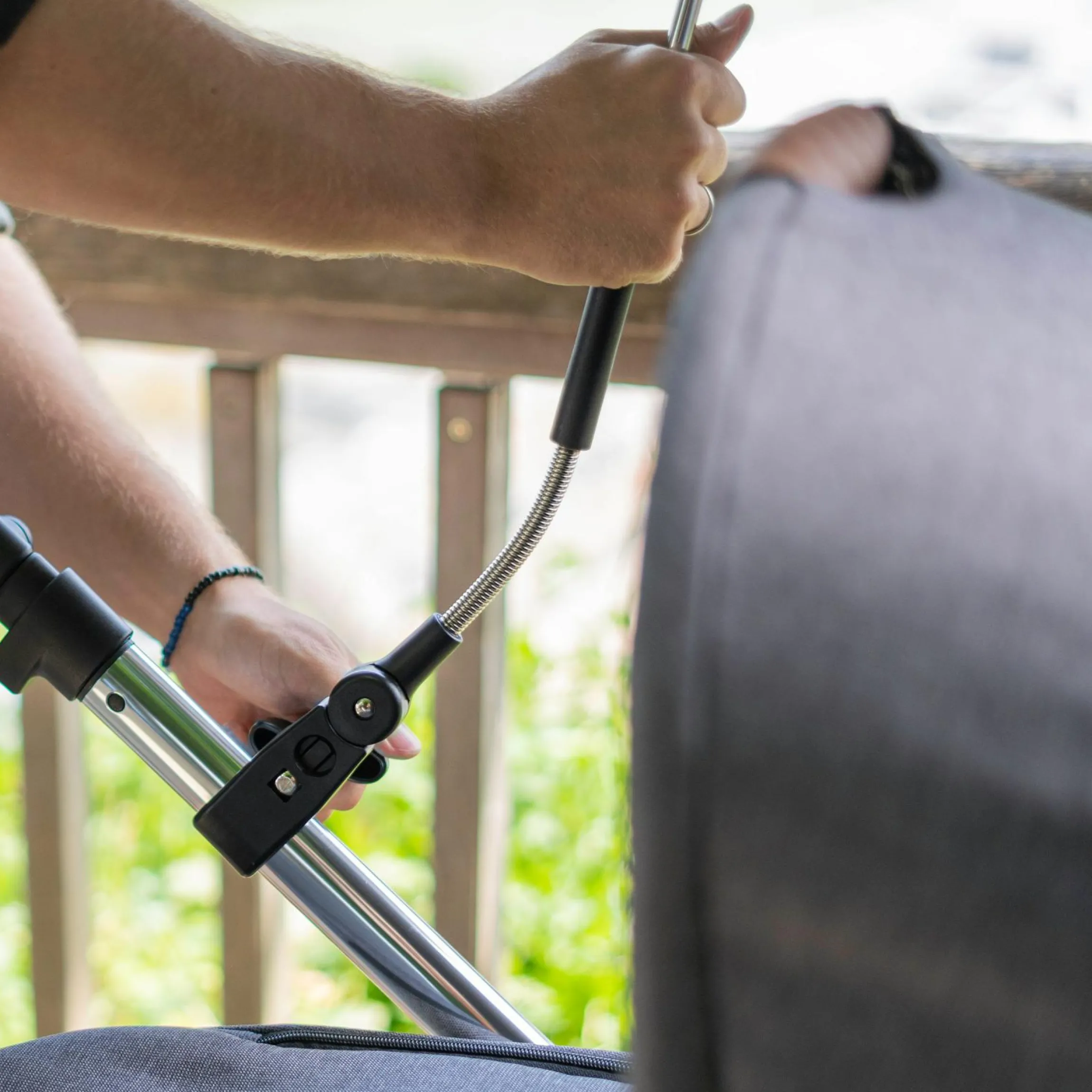 Universal Sonnenschirm für Kinderwagen und Buggy - Schwarz