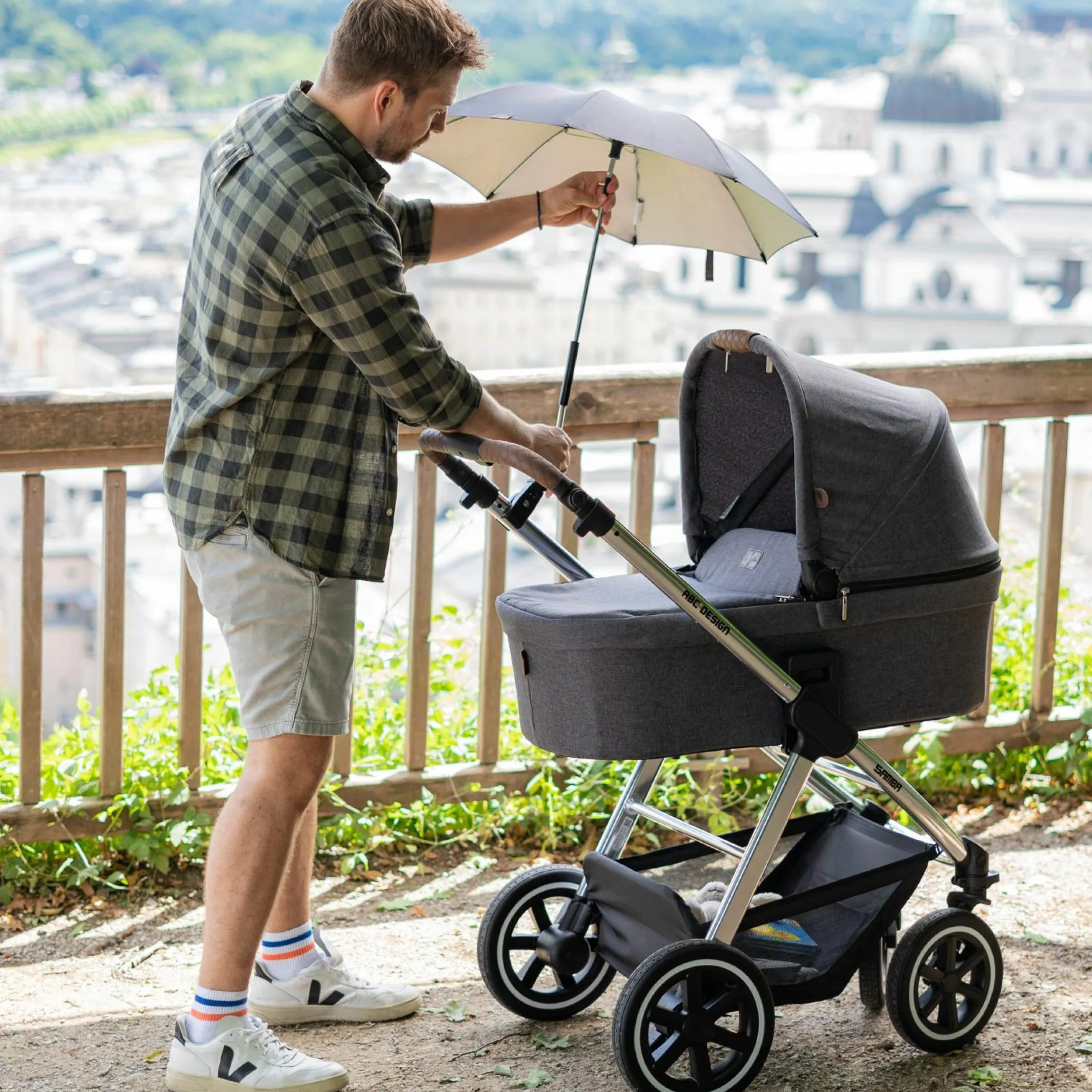 Universal Sonnenschirm für Kinderwagen und Buggy - Schwarz
