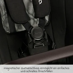 Zweit-Sportsitz DEMI next mit magnetischem Gurtverschluss inkl. Regenschutz - Caviar - Kollektion 2025