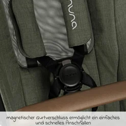 Zweit-Sportsitz DEMI next mit magnetischem Gurtverschluss inkl. Regenschutz - Pine - Kollektion 2025
